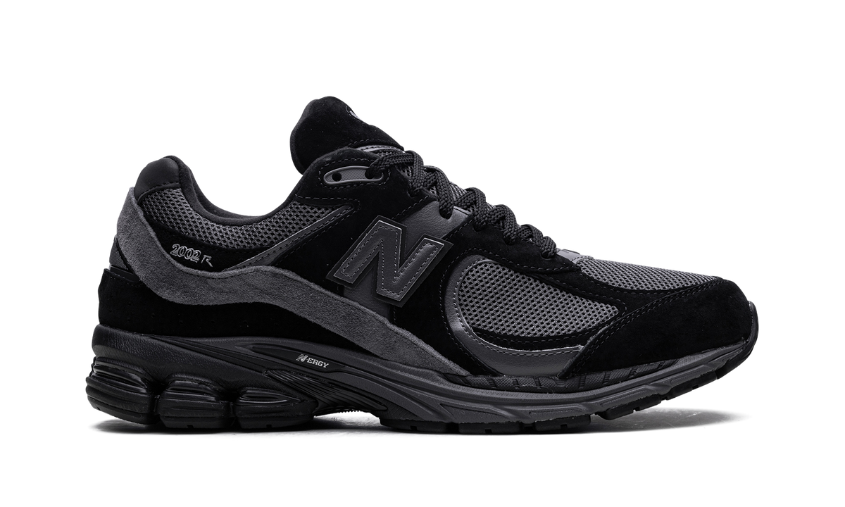 2002R "Black Magnet" M2002RBL