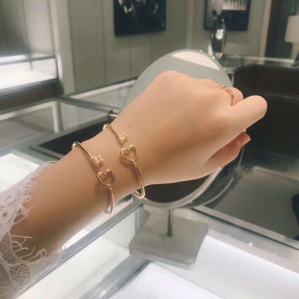 18K Tiffany Heart Key Wire Bracelet