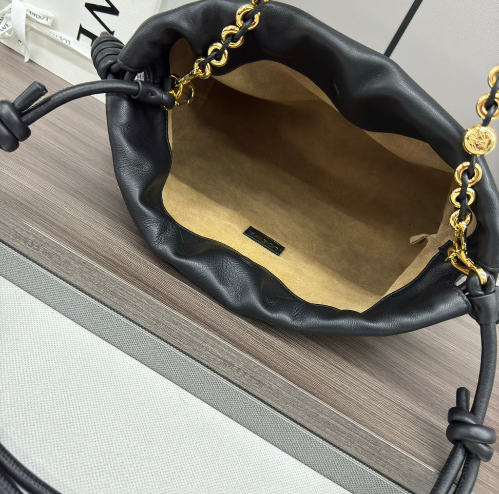 LOE MEDIUM 30 FLAMENCO PURSE BUCKET IN BLACK LAMBSKIN