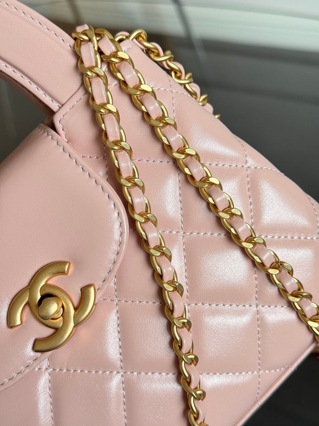 CHANEL KELLY SHOPPING BAG 19 IN LIGHT PINK CALFSKIN GOLD HARDWARE