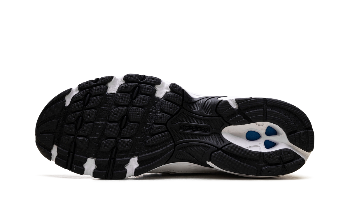 740 "Triple White" U740WW2