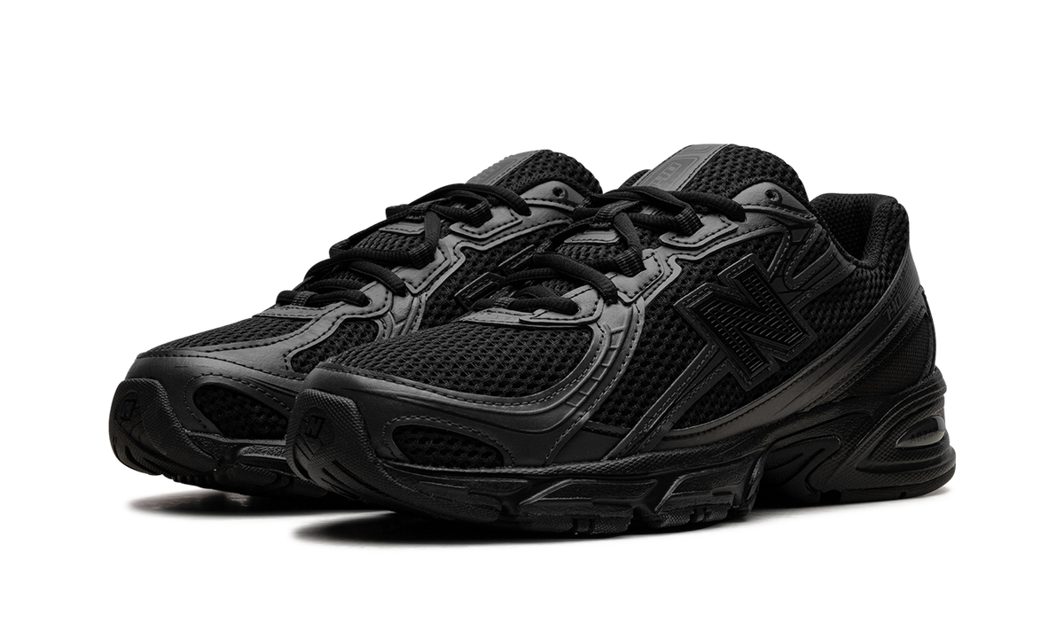 740 "Triple Black" U740BO2